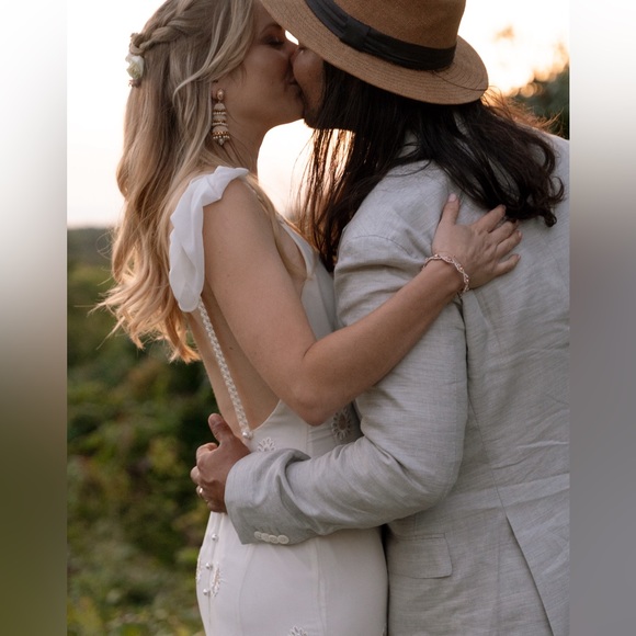 Elegant, Boho, Unique Wedding Dress - “Stevie” by Daughter’s of Simone - Size 6 - Picture 13 of 15